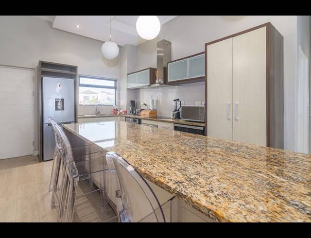 2 BEDROOM APARTMENT RENTED IN CENTURY CITY